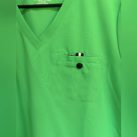 Koi Next Gen Ready To Work Women's Vibrant Green V-Neck Tuck In Scrub Top - Picture 3 of 5